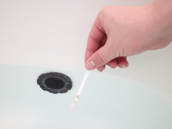 お湯の汚れ具合をチェック